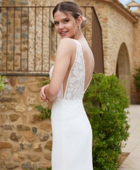 robe de mariée sirène décolleté dans le dos

